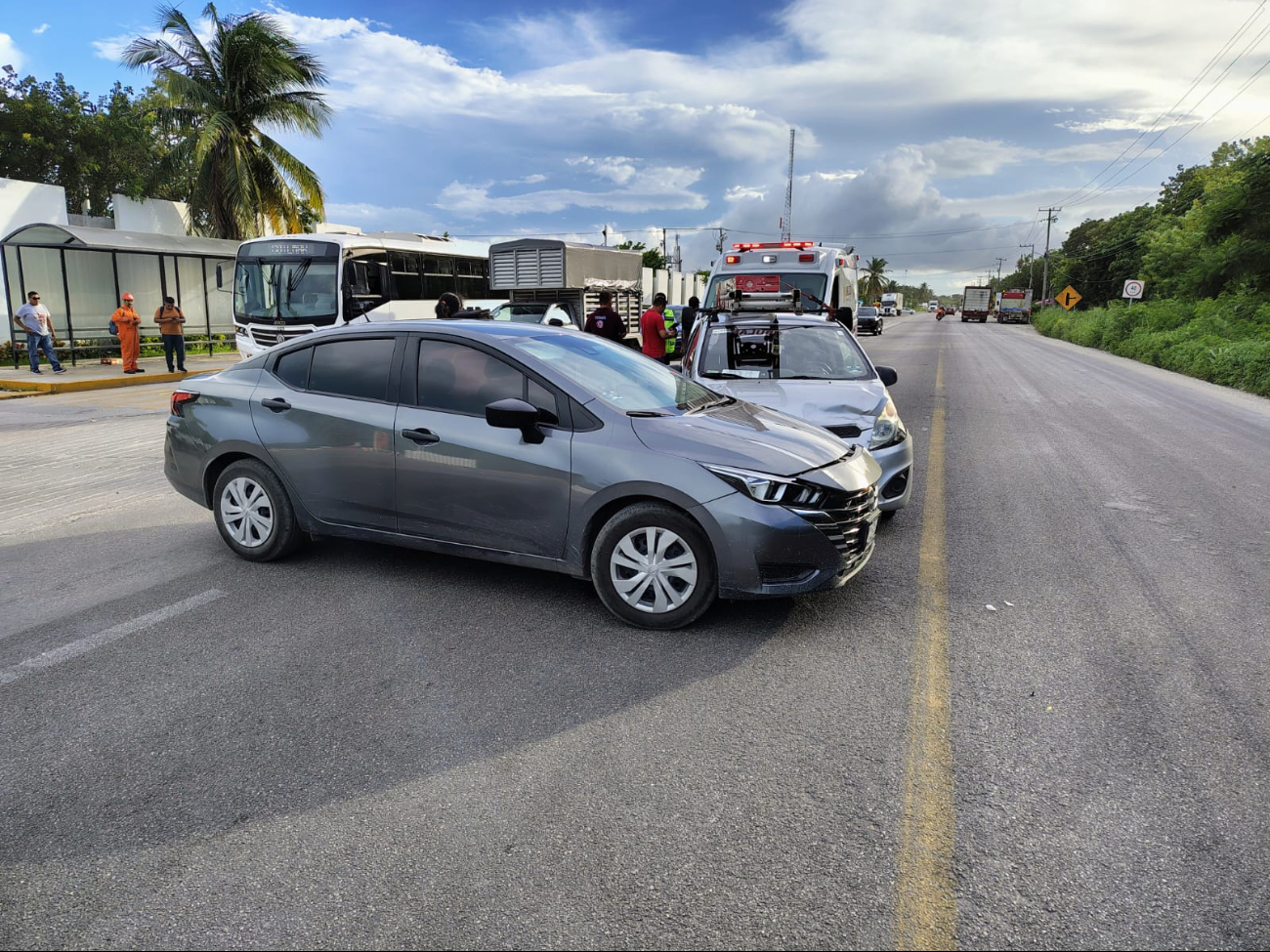 Fuerte choque en la carretera Carmen–Puerto Real provoca caos vial y deja un joven lesionado