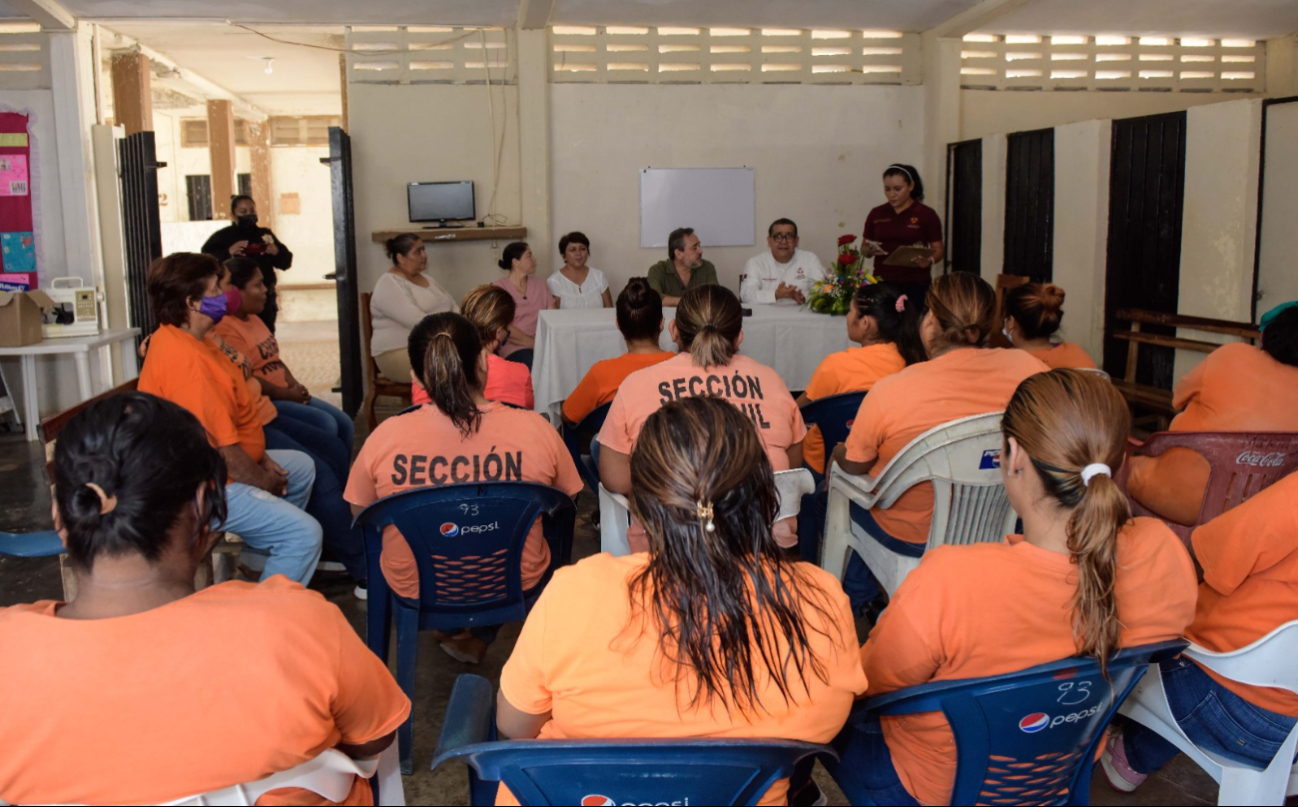 El objetivo es que los reclusos no sean carga para sus familias y puedan pagar reparación del daño. El objetivo es que los reclusos no sean carga para sus familias y puedan pagar reparación del daño.