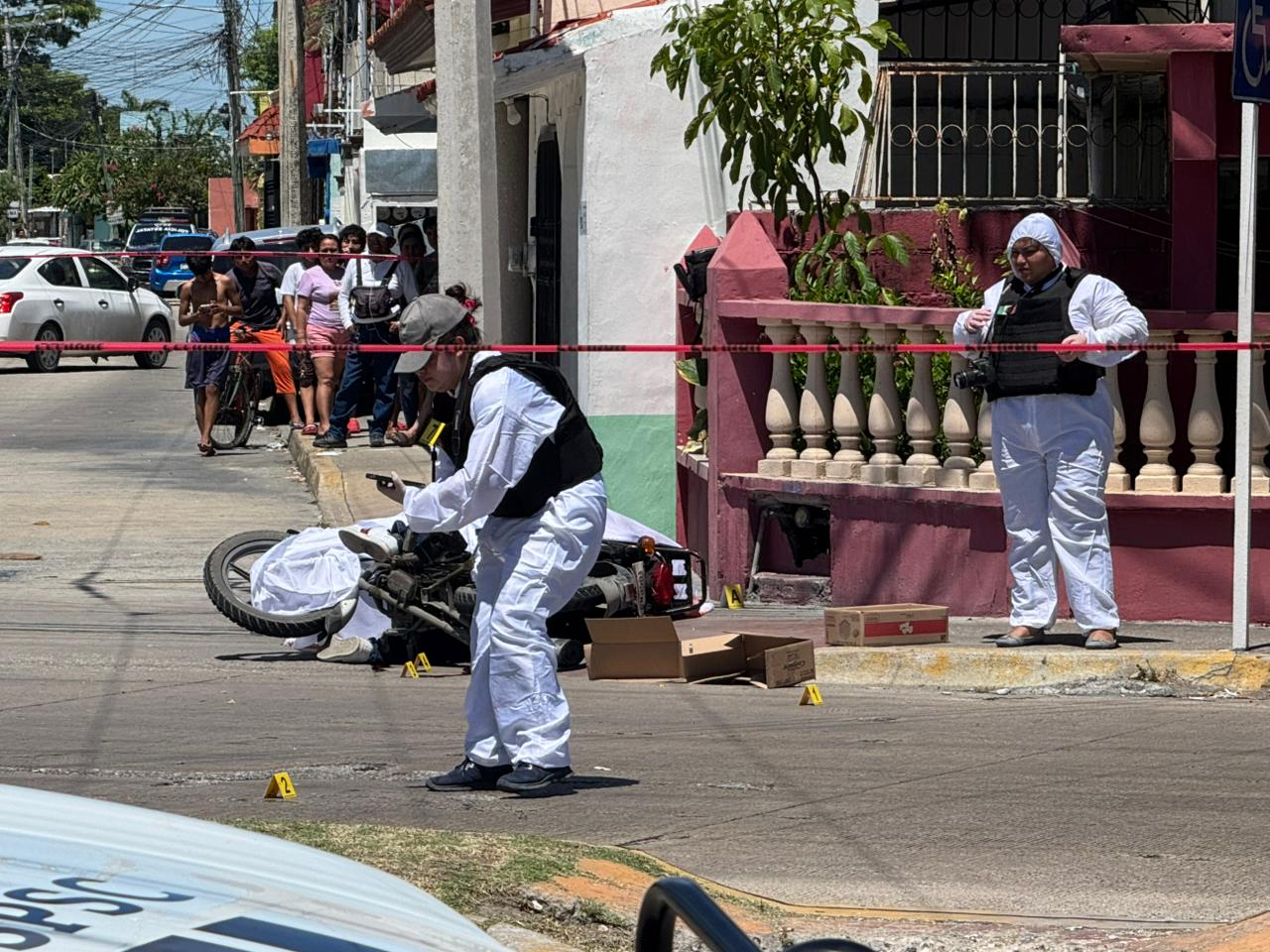 La víctima quedó herida sobre la banqueta y murió desangrado.
