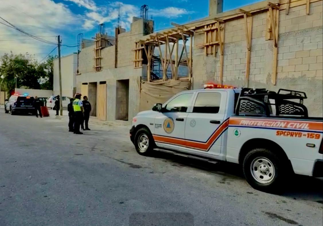 Paramédicos acudieron al lugar atendiendo al hombre, quien por fortuna no sufrió lesiones graves