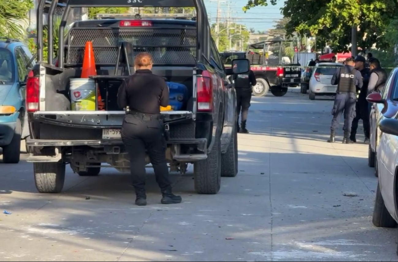 El agresor sacó un arma de fuego y disparó contra la víctima, identificado como Jonathan “N”, de 37 años de edad, quien perdió la vida en el lugar