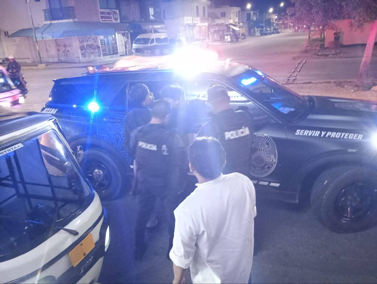 Los vecinos intervinieron para evitar que escaparan, manteniéndolos bajo resguardo hasta la llegada de las autoridades