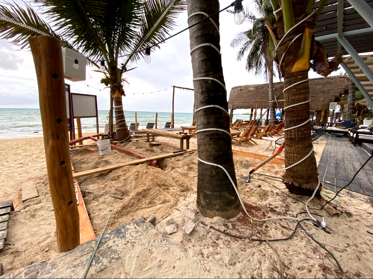 Un extranjero cerró el paso en la costa de Playa del Carmen.