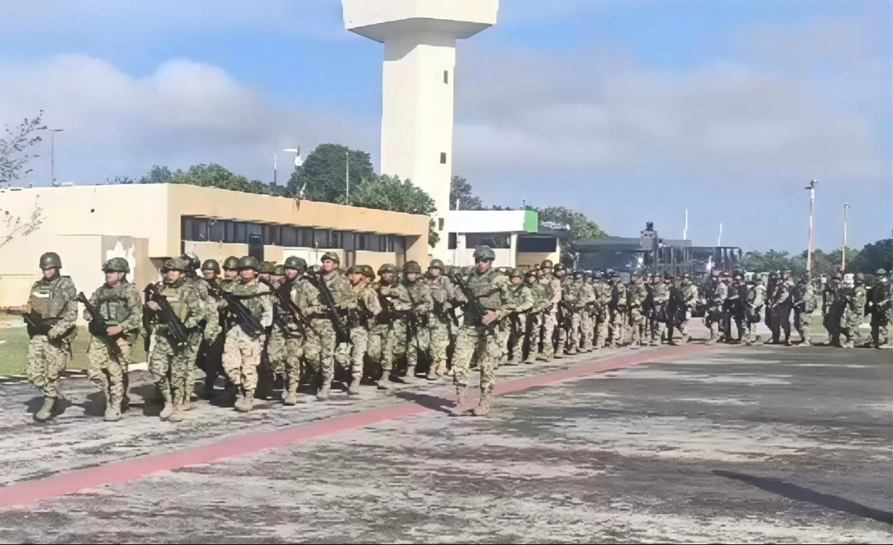 Dos vuelos trasladan a militares campechanos hacia la frontera norte