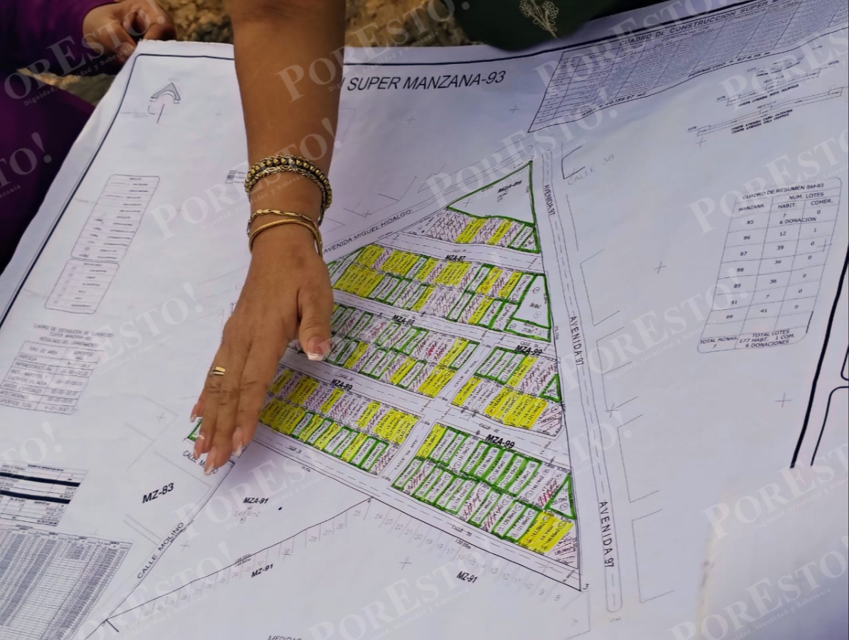 Durante la protesta, los vecinos expresaron su rechazo a la instalación de un encierro de camiones en una zona habitacional.