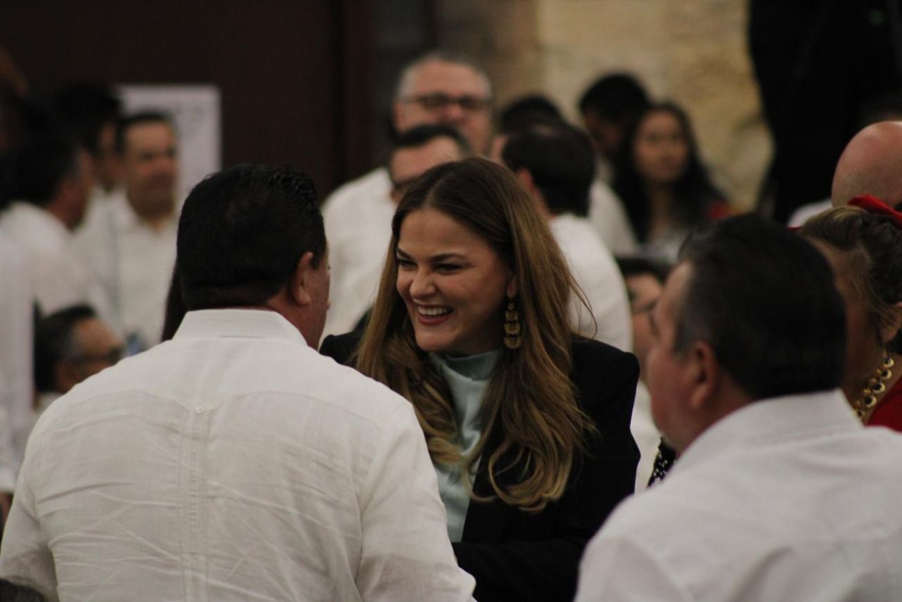 Cecilia Patrón, alcaldesa de Mérida, asistió al Primer Informe de Joaquín Díaz Mena