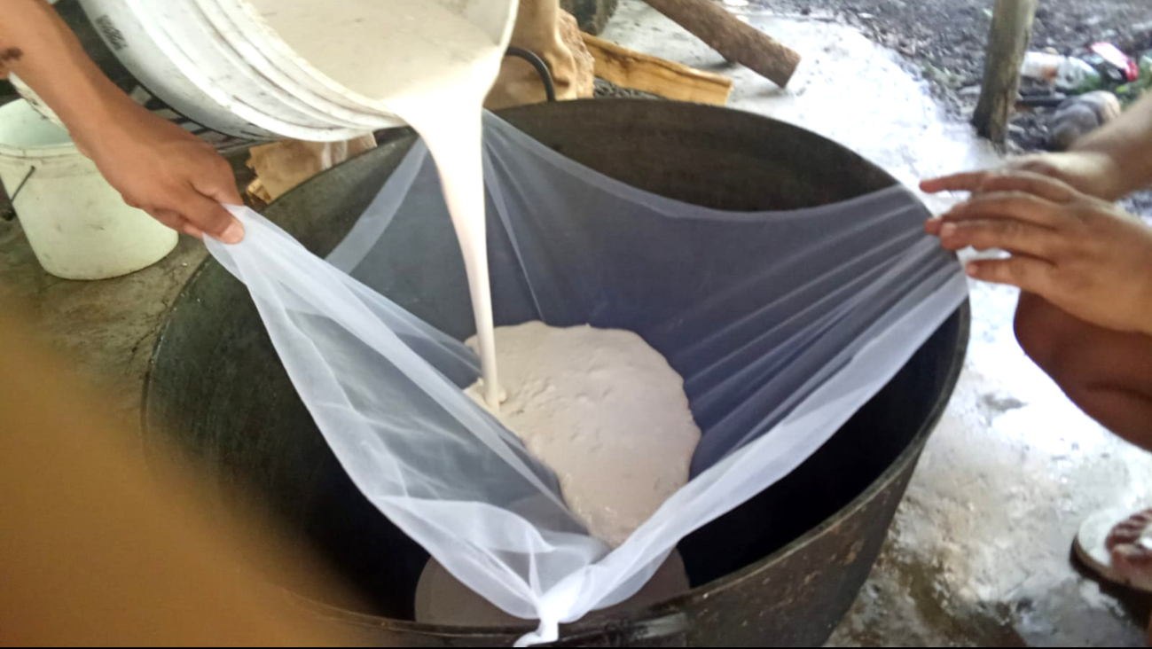 Mujeres de comunidades como X-Yatil participan en la elaboración, fortaleciendo la economía rura