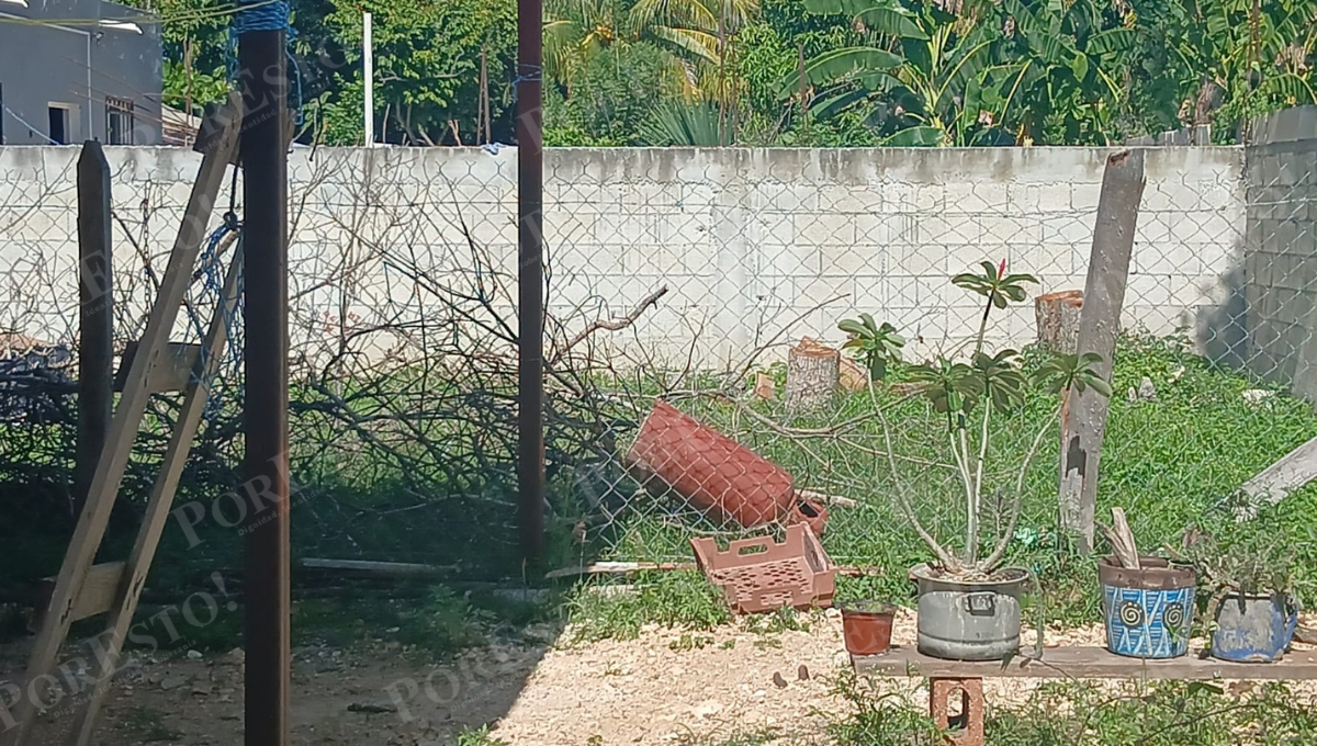 La presión desprendió el fondo del tanque y salió proyectado a un predio vecino.