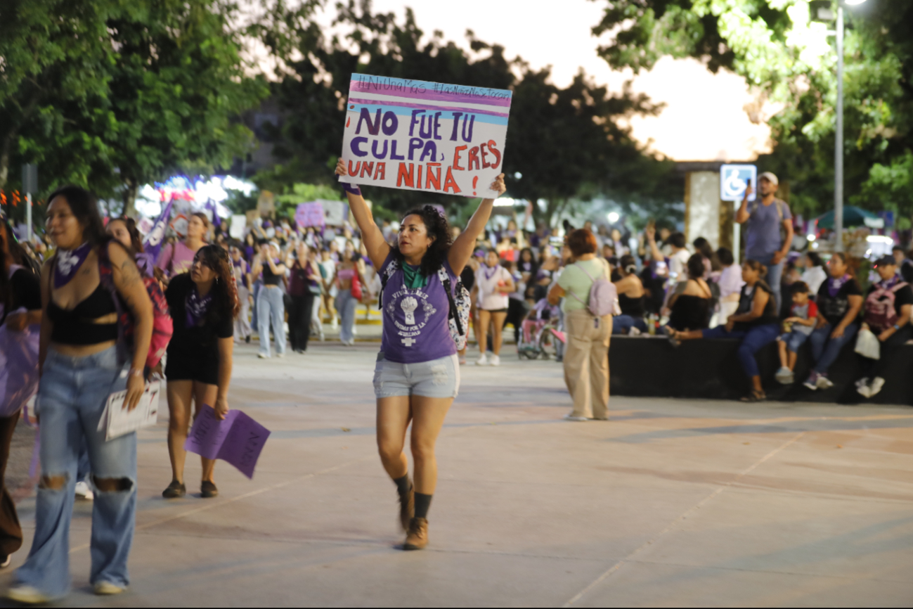 Integrantes de Xtabay y Frente Feminista Quintana Roo exigieron protección para madre e hijo