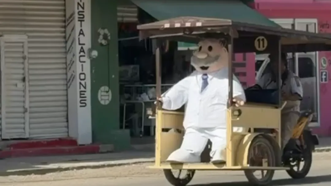 Turismo con humor: Dr. Simi pasea en tricitaxi por Escárcega