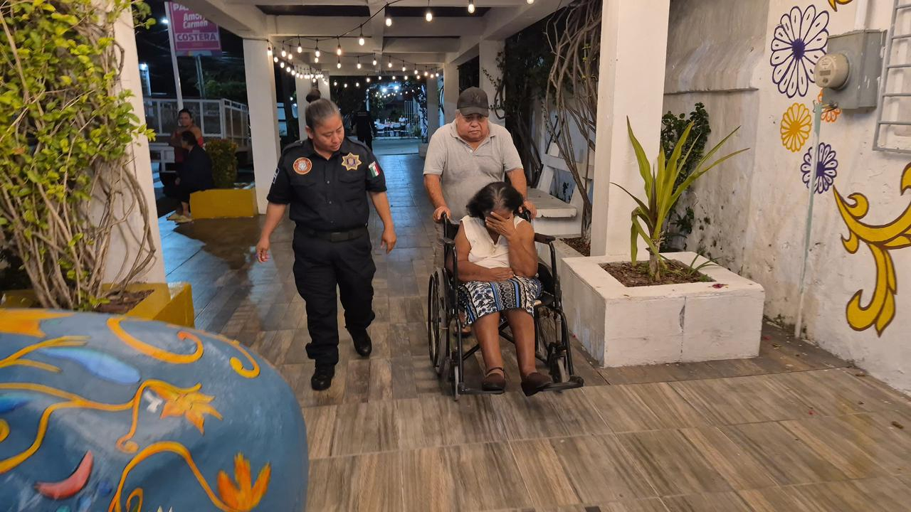 La mujer, de aproximadamente 60 años, se desplazaba en silla de ruedas y presenta discapacidad motriz y del habla.