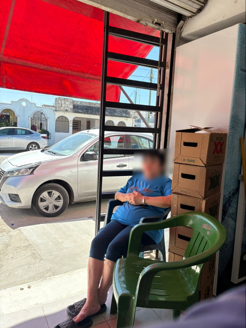 Doña Liz compartió su molestia ante la falta de luz