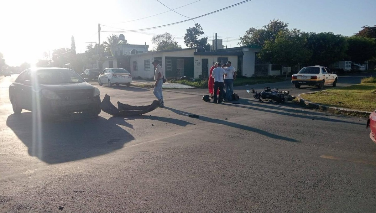 El motociclista terminó con varias lesiones después de ser embestido por un automovilista