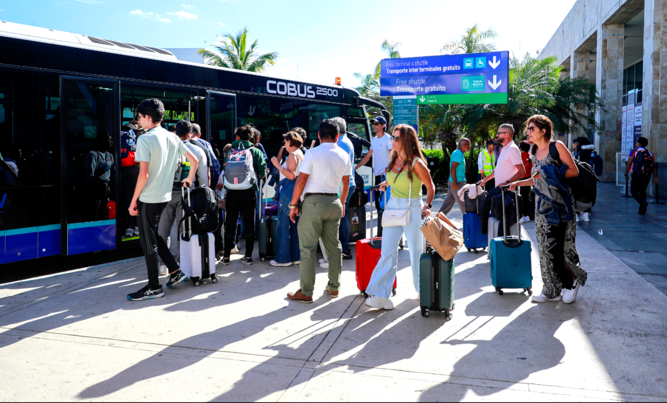 Personal meteorológico monitorea dos frentes fríos que trastocarían a los visitantes