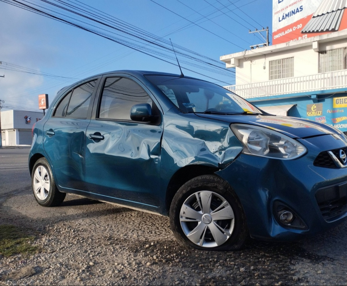 Imprudencia de automovilista deja a motociclista con fractura