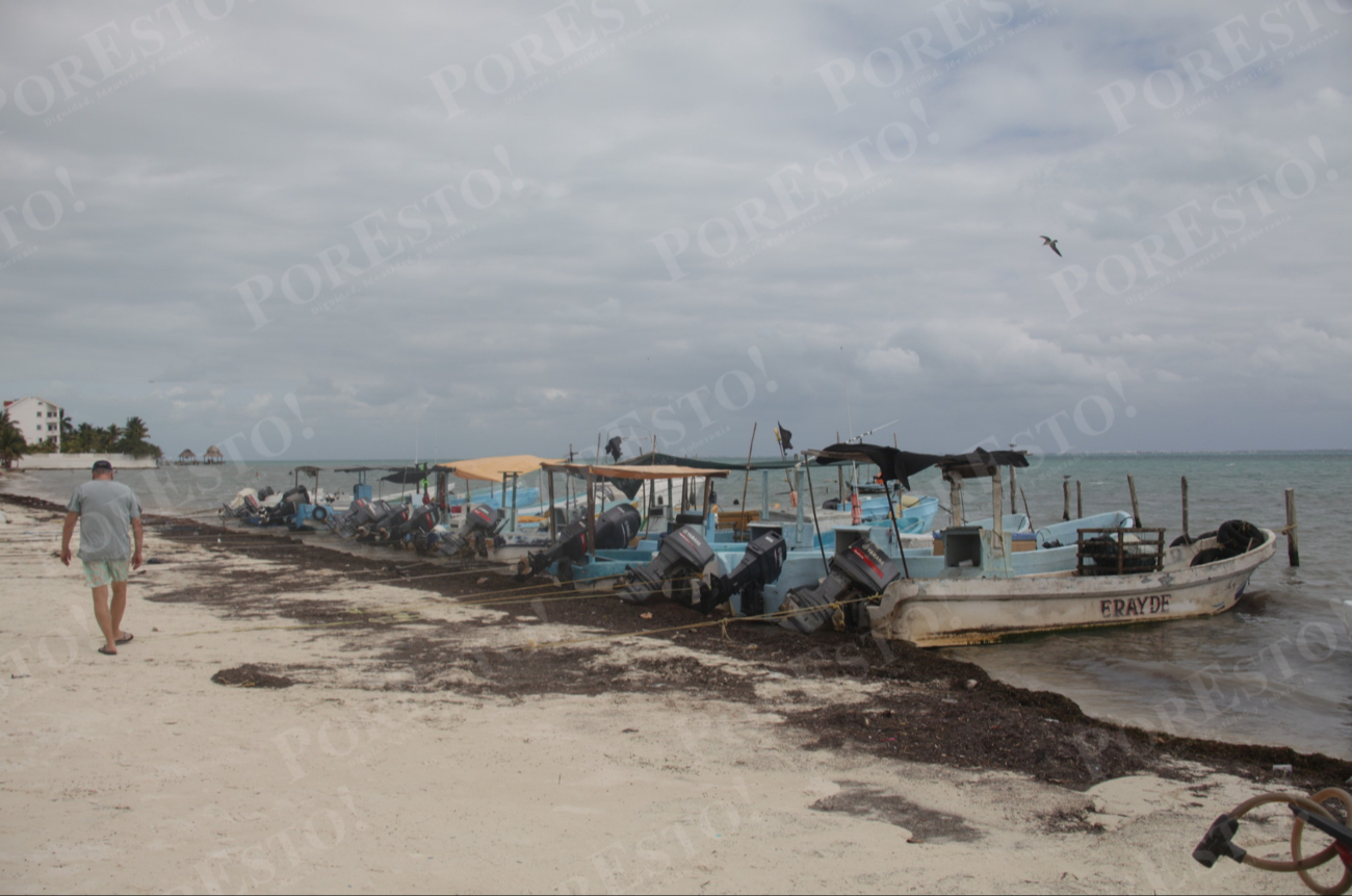 Sin poder salir a faenar, realizan trabajos temporales para conseguir dinero y alimento para sus familias.