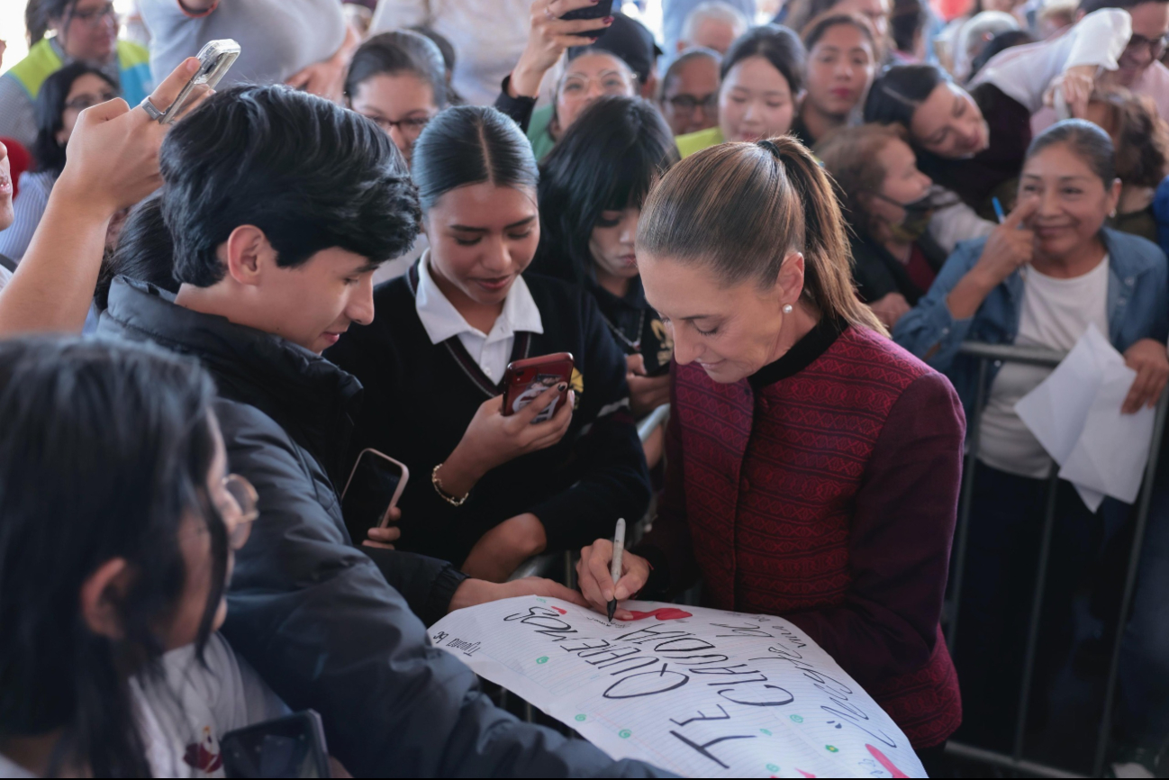 Destacó que se abrirán más preparatorias y universidades en el país.