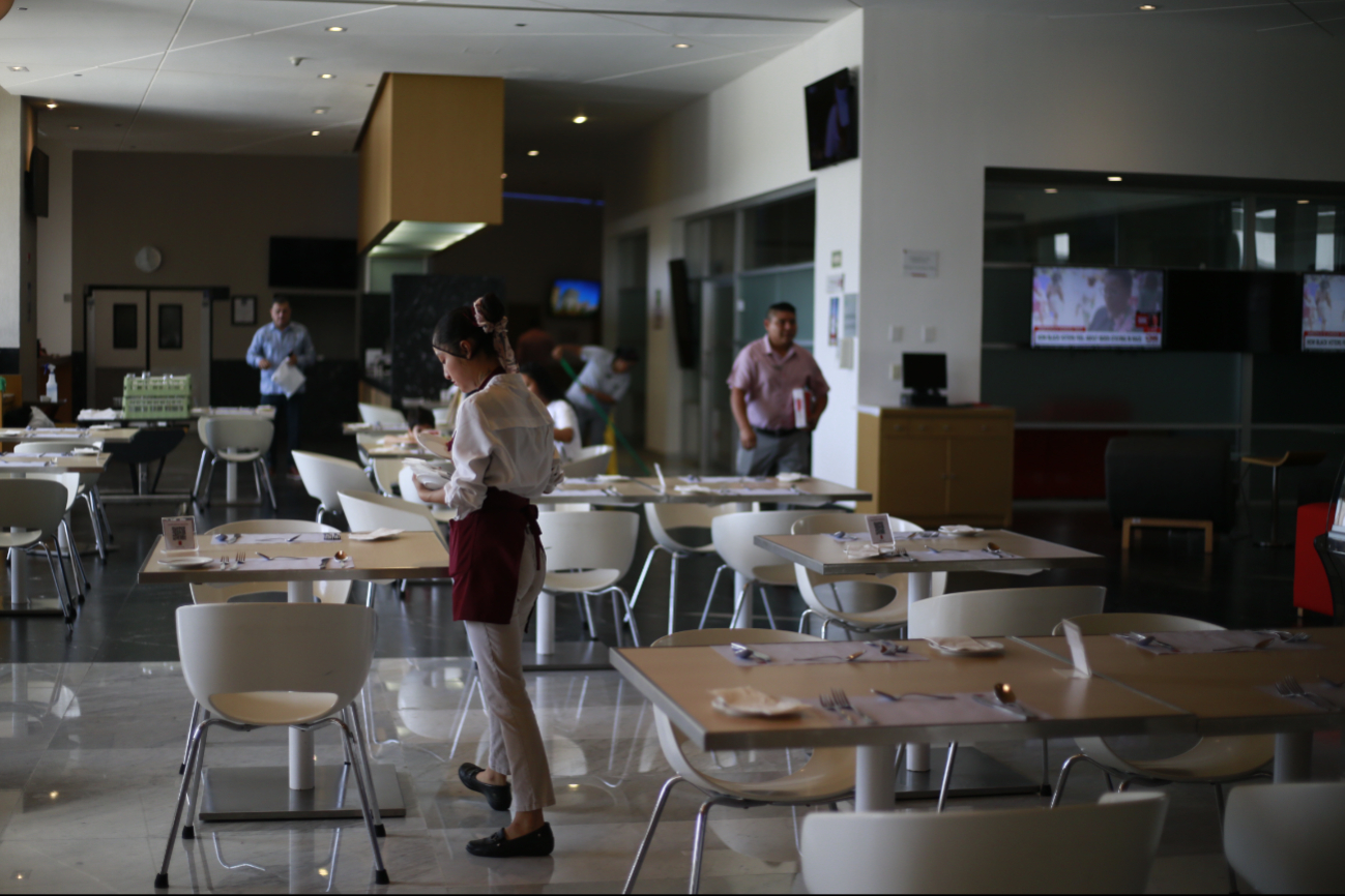 Esta ley obliga a los patrones a garantizar sillas y tiempos de descanso, pero su cumplimiento sigue siendo irregular.