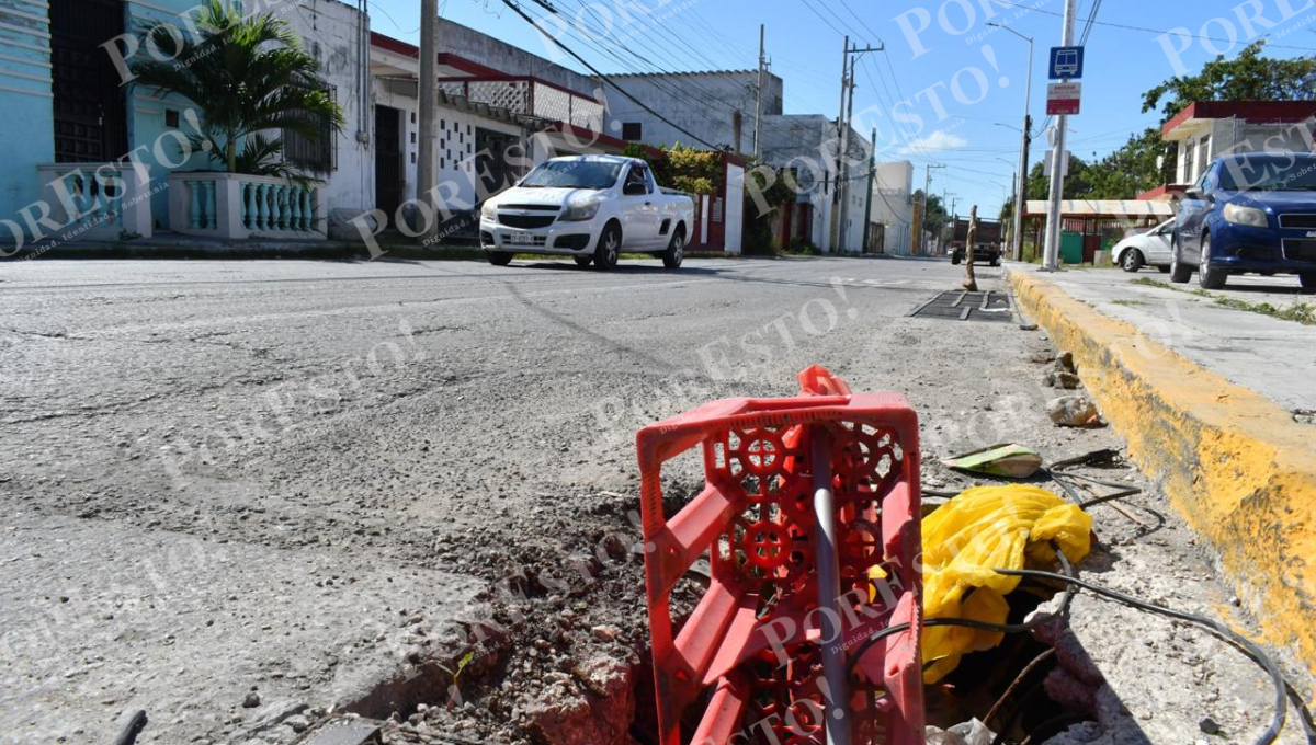 El deterioro podría empeorar por daños en tuberías y el constante paso vehicular.