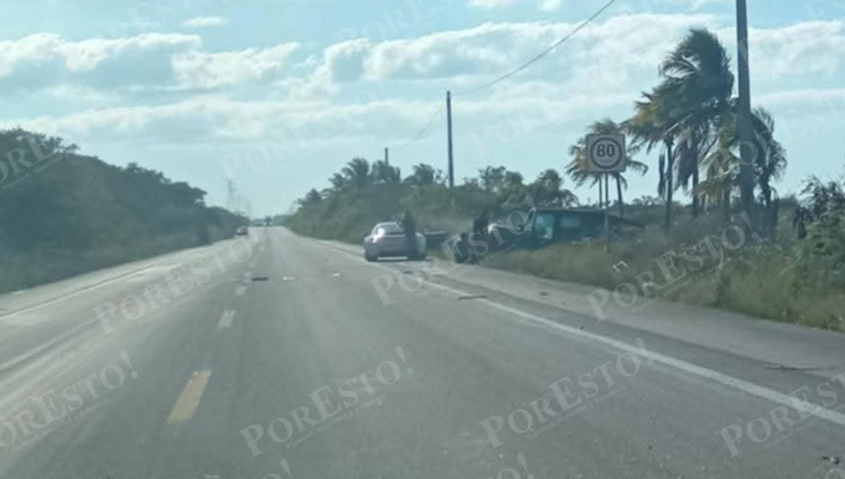 El vehículo dio varias volteretas y terminó destruido fuera de la cinta asfáltica.