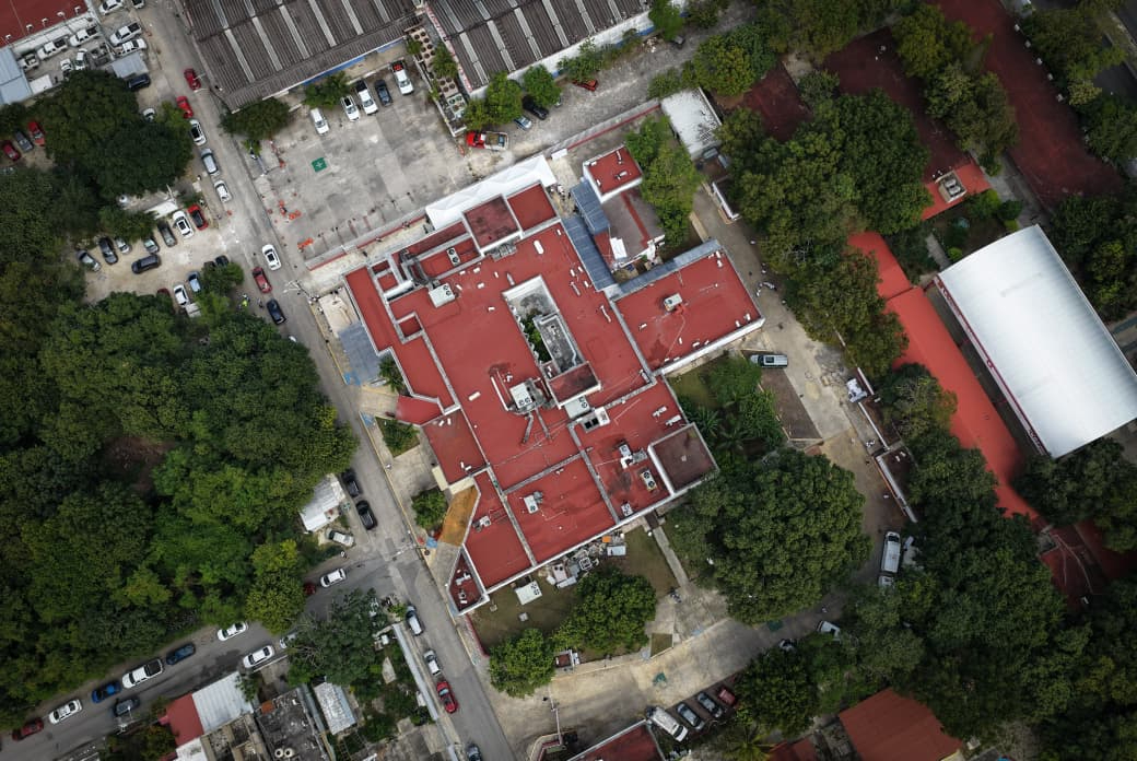 Se demolerá lo que fue la tienda, que cuenta con un terreno de 5 mil metros cuadrados, para que la actual clínica, tenga 60