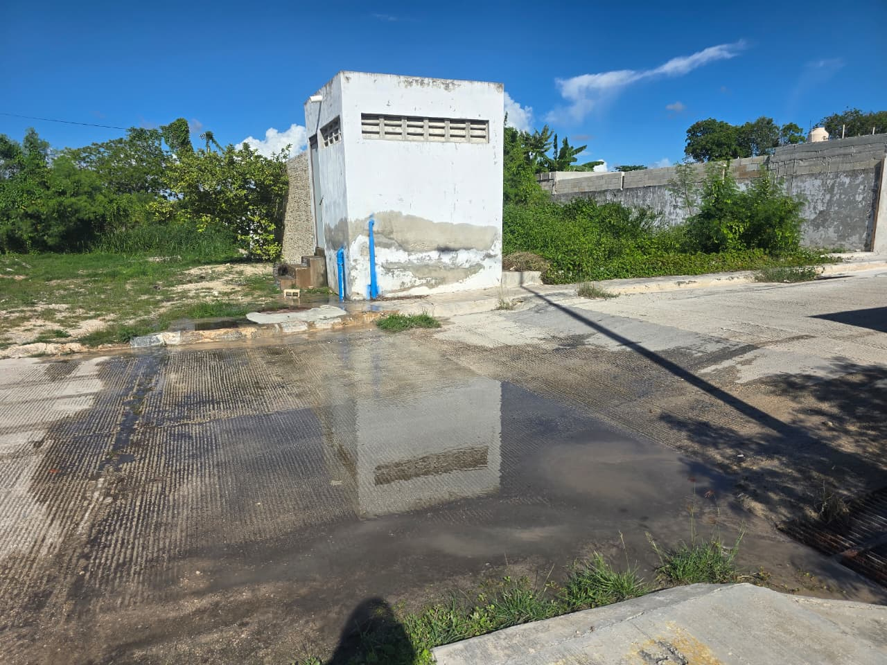 1. Doble problema: desperdician agua potable y aguas negras rebosan en fraccionamientos