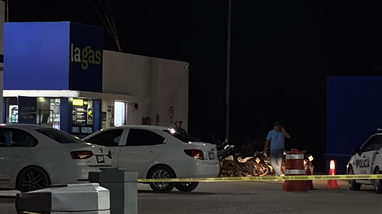 El delincuente amagó al despachador de la gasolinera para arrebatarle el dinero en efectivo de las ventas.