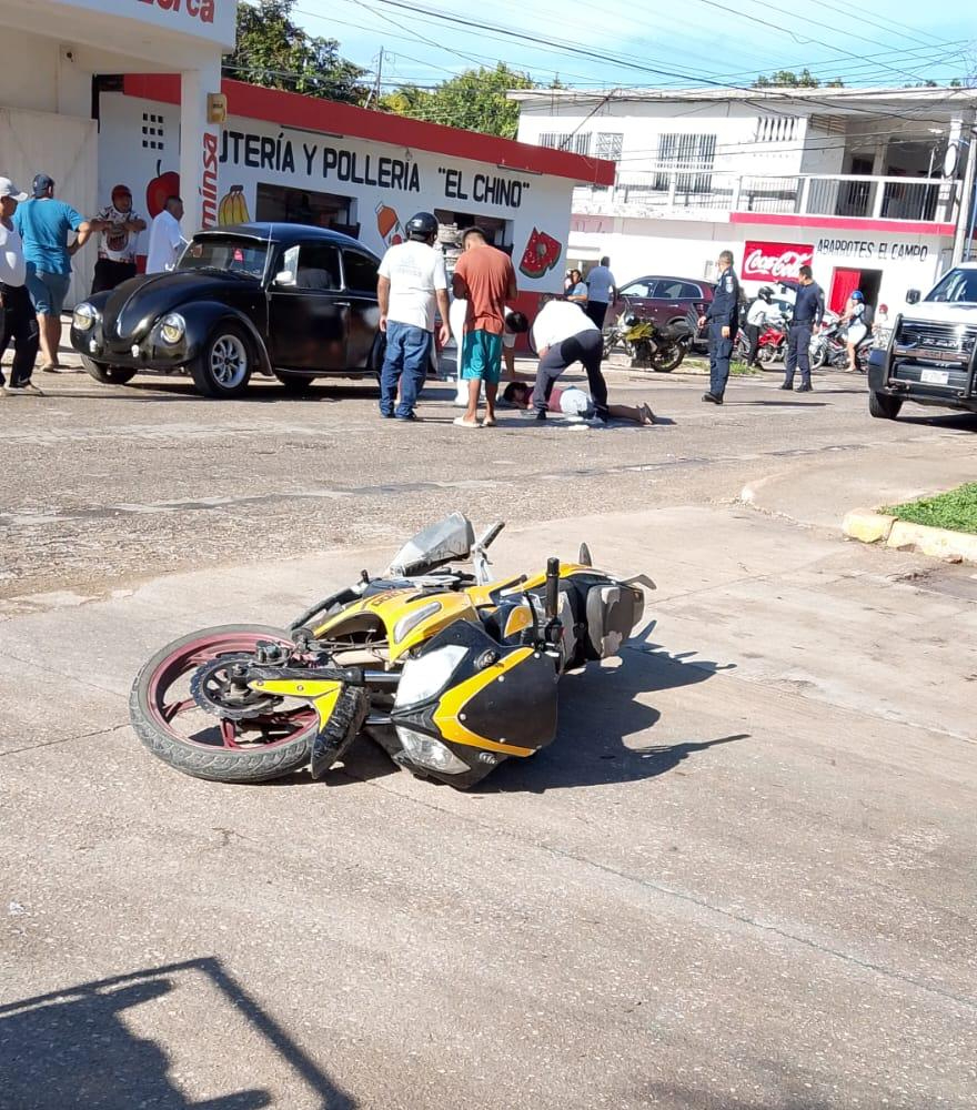 Paramédicos de la Cruz Roja atendieron a la mujer lesionada y la trasladaron al Hospital General