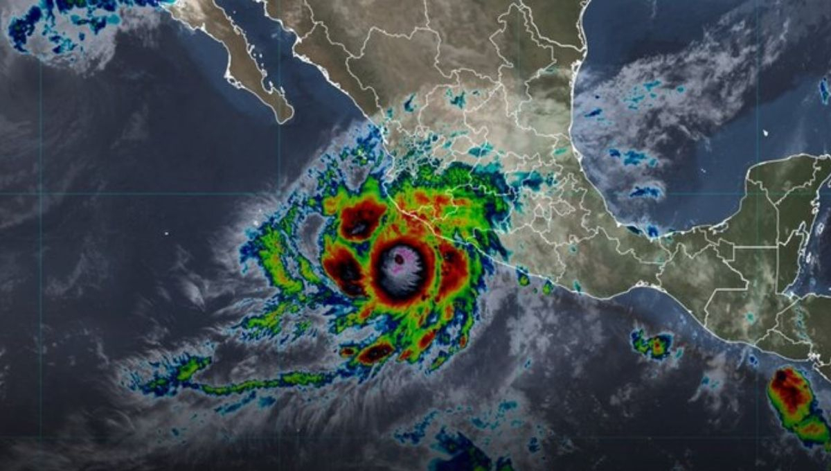 En Colima las autoridades estatales mantienen habilitados refugios temporales en los municipios de Manzanillo, Tecomán y Armería
