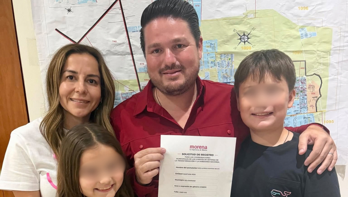 Farid Rentería formalizó su registro en el proceso interno de Morena en Playa del Carmen.