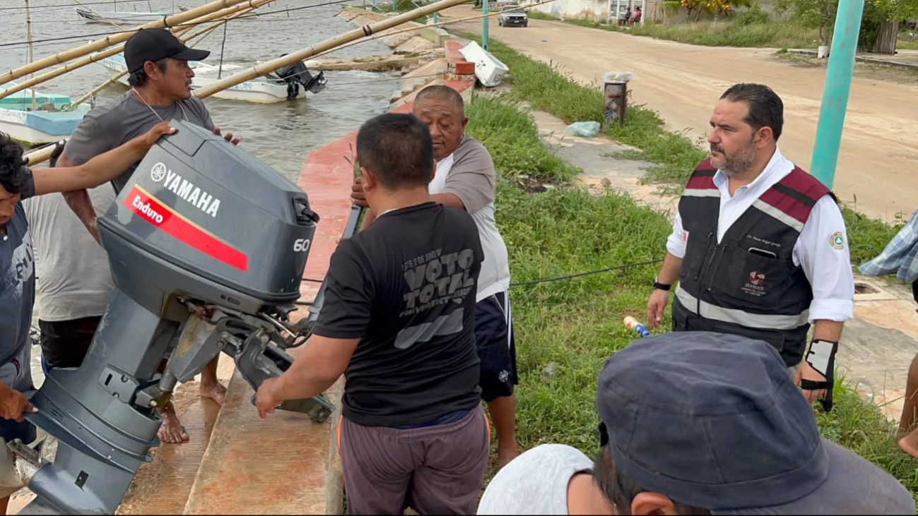 Pescadores de la zona costera recibieron apoyo institucional para resguardar motores y lanchas.