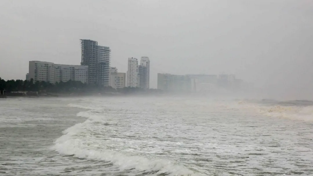 El SMN alertó que las lluvias asociadas con ambos sistemas podrían provocar incrementos en los niveles de ríos y arroyos
