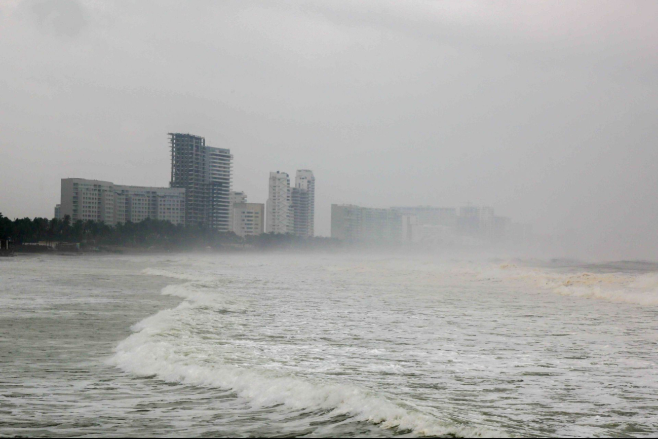 El SMN pronosticó lluvias extraordinarias, superiores a 250 milímetros, en la costa y el oeste de Michoacán, así como en Colima