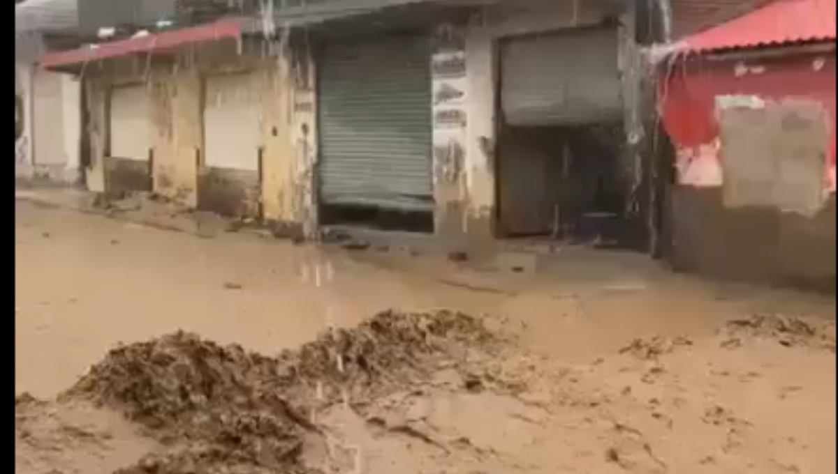 Graves inundaciones por Huracán Simón.