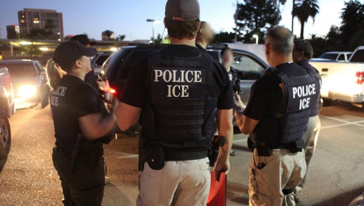 Mexicano es atropellado por agentes del ICE durante persecución.
