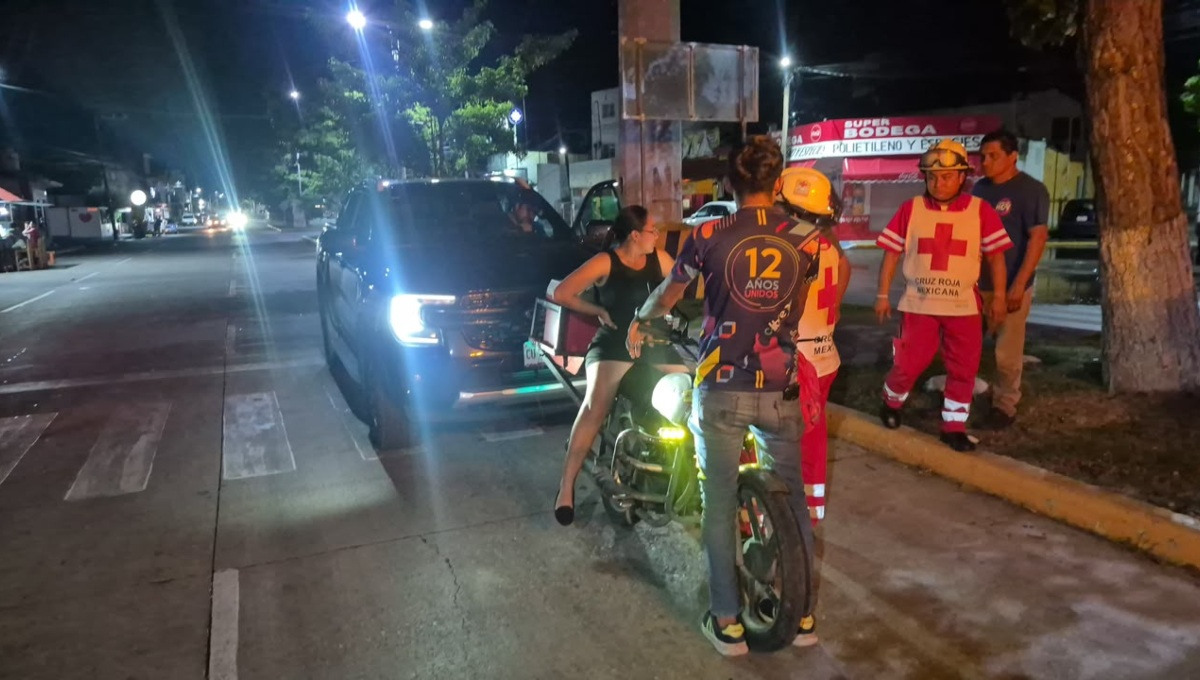 Mujer resulta lesionada tras choque en la colonia Benito Juárez.