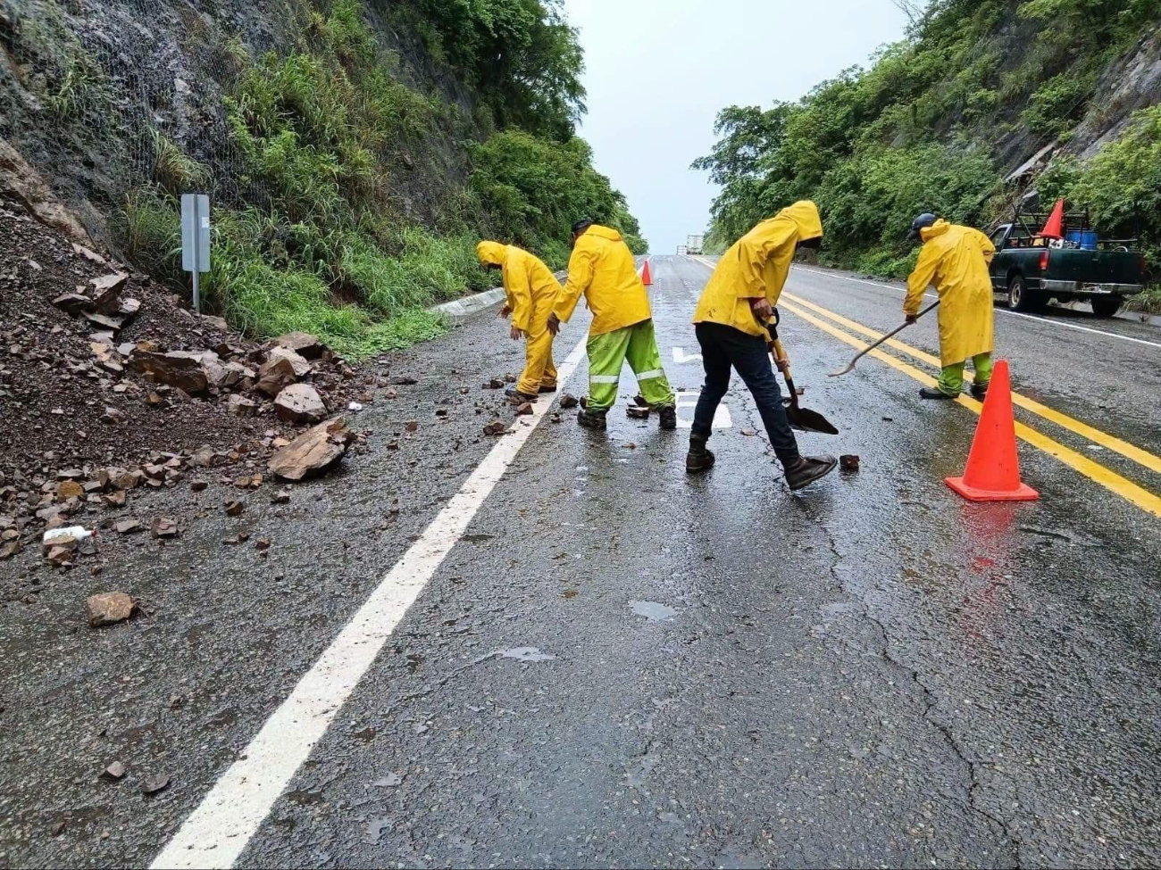 Protección Civil recomendó evitar los viajes por carretera
