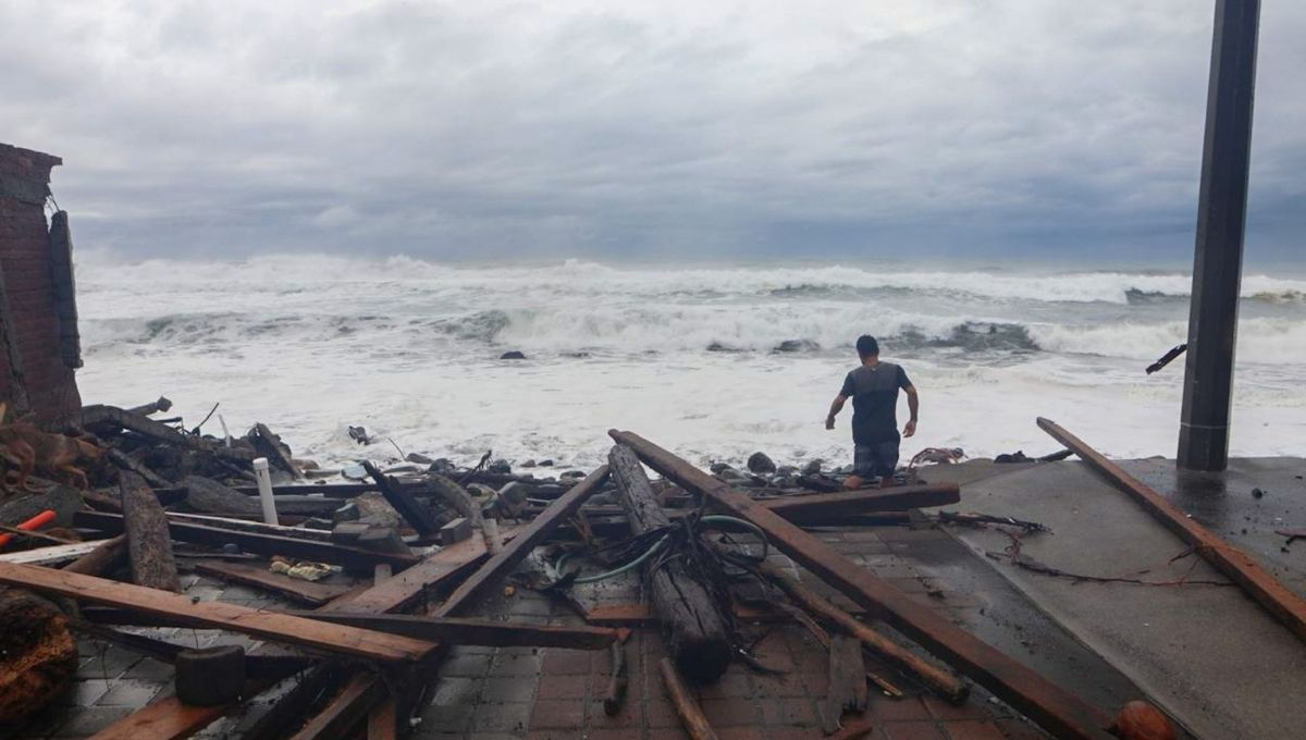 A pesar de su debilitamiento, el Huracán Simón continuará provocando precipitaciones en distintos estados del Pacífico mexicano