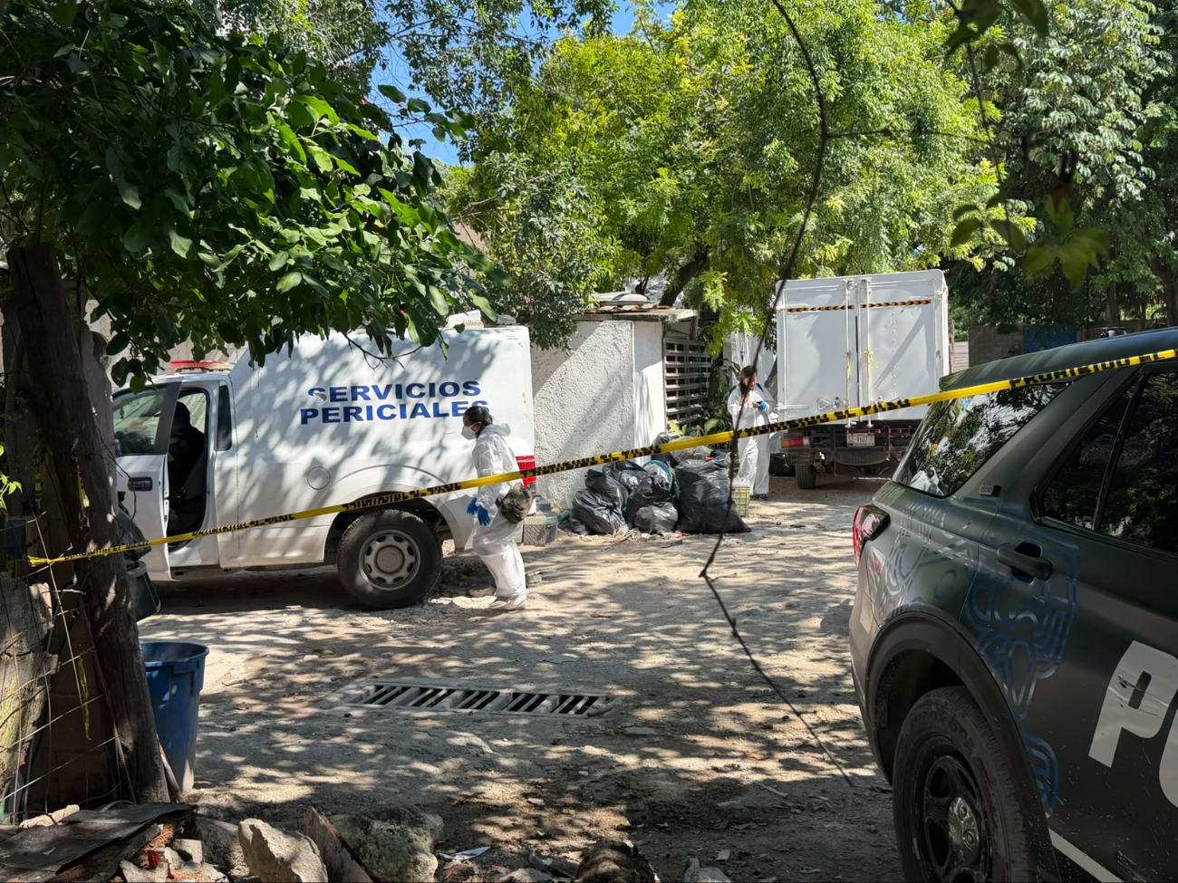 Servicios Periciales y elementos policiacos llegaron al lugar de los hechos.