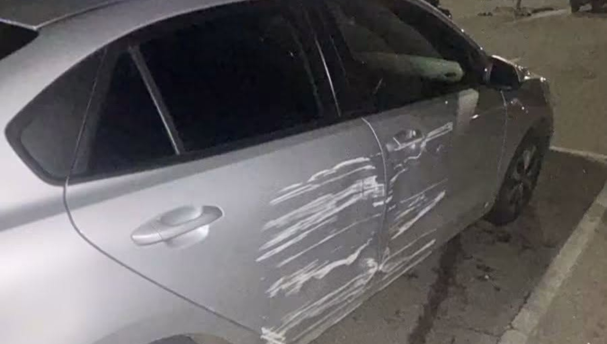 Automovilista denuncia daños en su vehículo en Plaza Patio Mérida y busca proceder legalmente