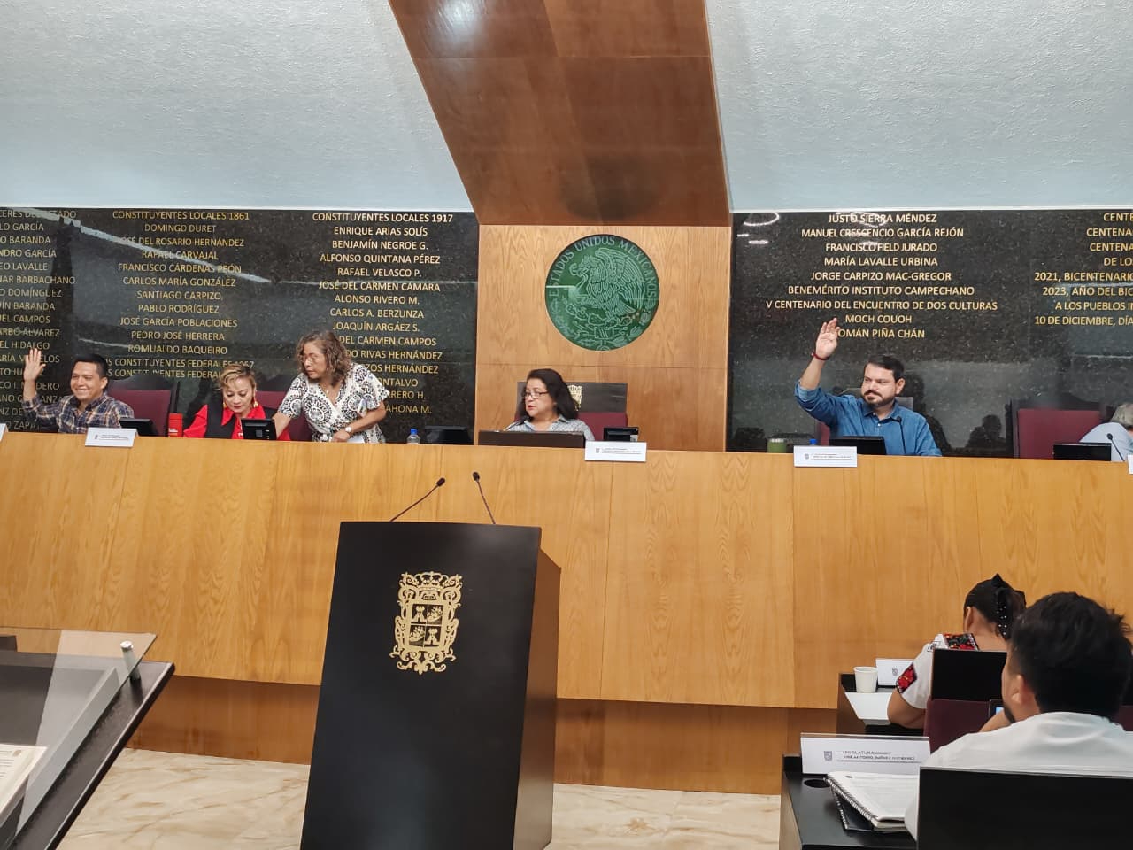 El Congreso del Estado leyó un punto de acuerdo propuesto por Movimiento Ciudadano y legisladoras independientes.