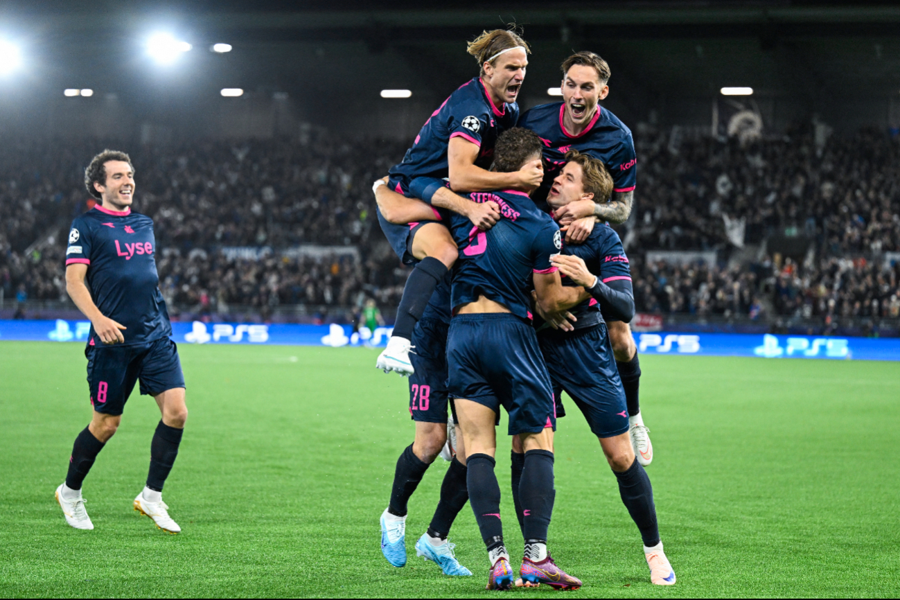 Los Vikingos festejaron en grande su anotación contra el Bayern.