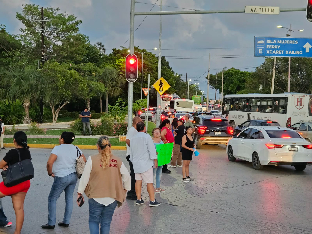 Aproximadamente 20 personas protagonizaron el bloqueo vial.