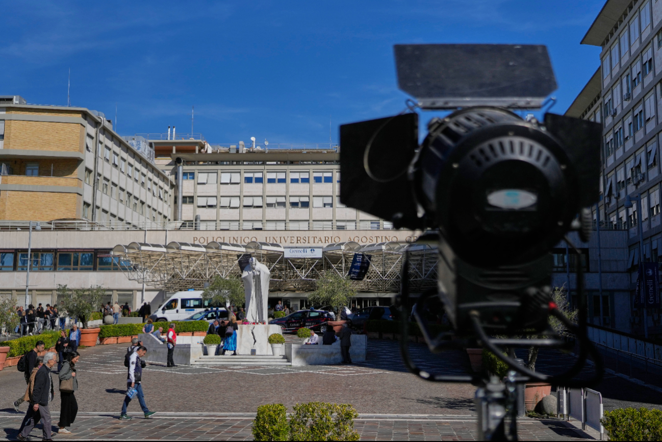 El pontífice comenzó las actividades correspondientes a su recuperación, entre ellas sesiones de fisioterapia respiratoria