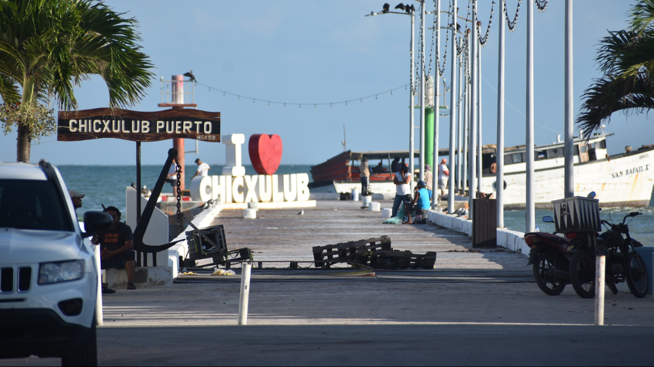 Advierten presuntas irregularidades por alcohol y drogas en el muelle de Chicxulub Puerto