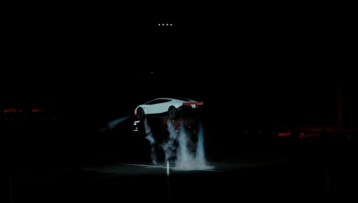 Elon Musk presenta el nuevo Tesla Roadster; un auto que vuela.