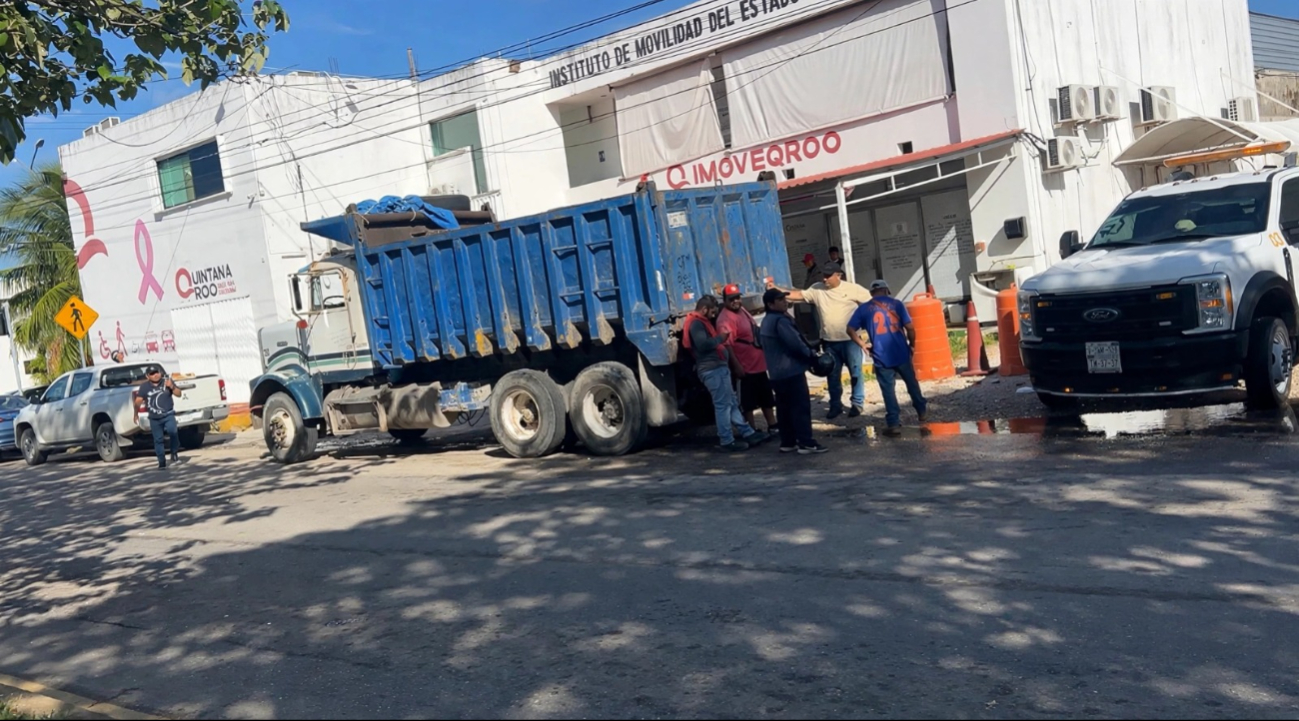 Integrantes de seis agrupaciones de volqueteros solicitaron la intervención del IMOVEQROO para investigar la presunta agresión y establecer acuerdos que eviten nuevos enfrentamientos