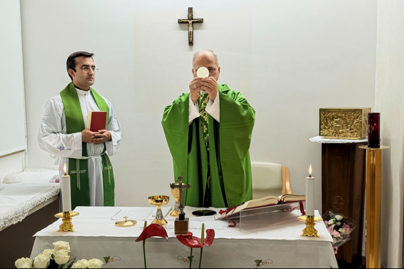 De acuerdo con el último parte médico difundido por la Santa Sede, León XIV mantiene una evolución posoperatoria positiva y constante