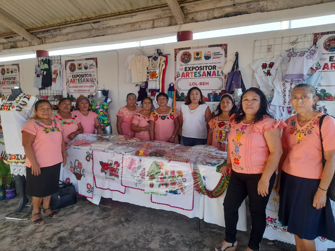 El colectivo surgió como una actividad recreativa para mujeres de distintas edades; quienes elaboran prendas las expenden desde 40 pesos hasta mil 500