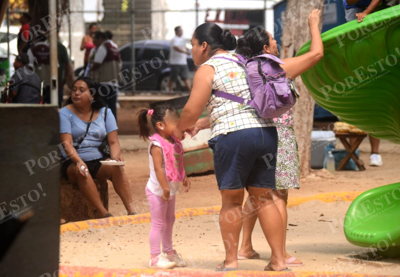 Algunas féminas pagan a sus vecinas para quedarse al pendiente de los menores